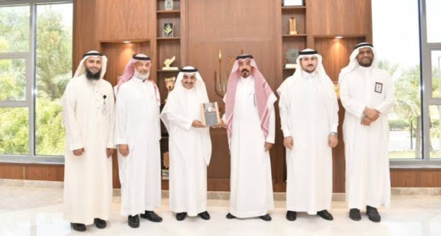 كرسي الملك سلمان لدراسات تاريخ مكة المكرمة يُصدر كتاب "باب الكعبة المُشَرَّفة ومتعلقاته عبر العصور"