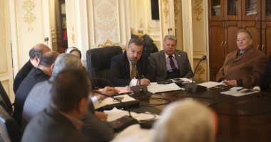 مطالب برلمانية بتفعيل "كادر الأطباء" وزيادة بدل العدوى وسد عجز العدد