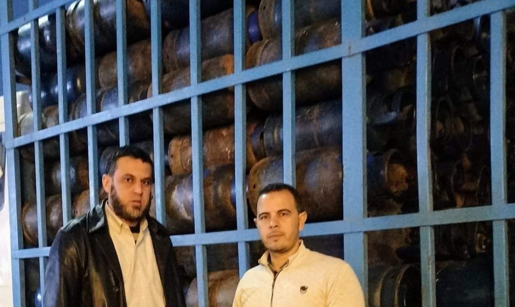 ضبط صاحب مستودع غاز بالتصرف في ٩٠٠ اسطوانة غاز بالسوق السوداء 