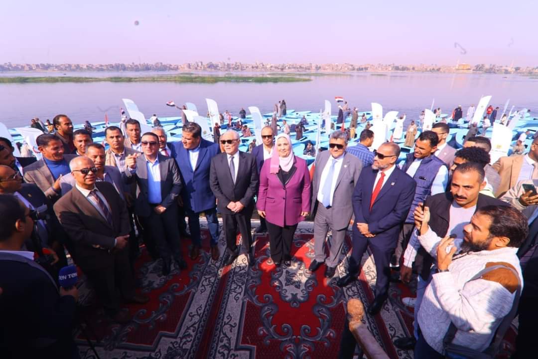 القباج تزور محافظة الأقصر.. وتستكمل مسيرة دعم صغار الصيادين ضمن المبادرة الرئاسية "بر أمان" بالشراكة مع مؤسسة صناع الخير والمهندس للتأمين وتأمينات الحياة بحضور محافظ الأقصر