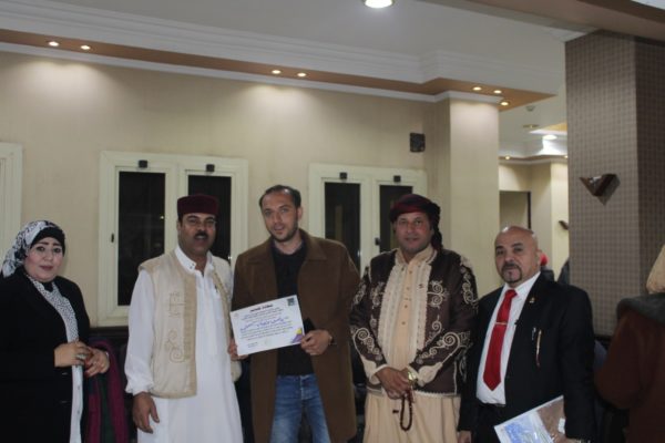 في ملتقى الشباب العربي الأفريقي لمكافحة الفكر المُتطرف يُكرم رئيس تحرير مع الناس