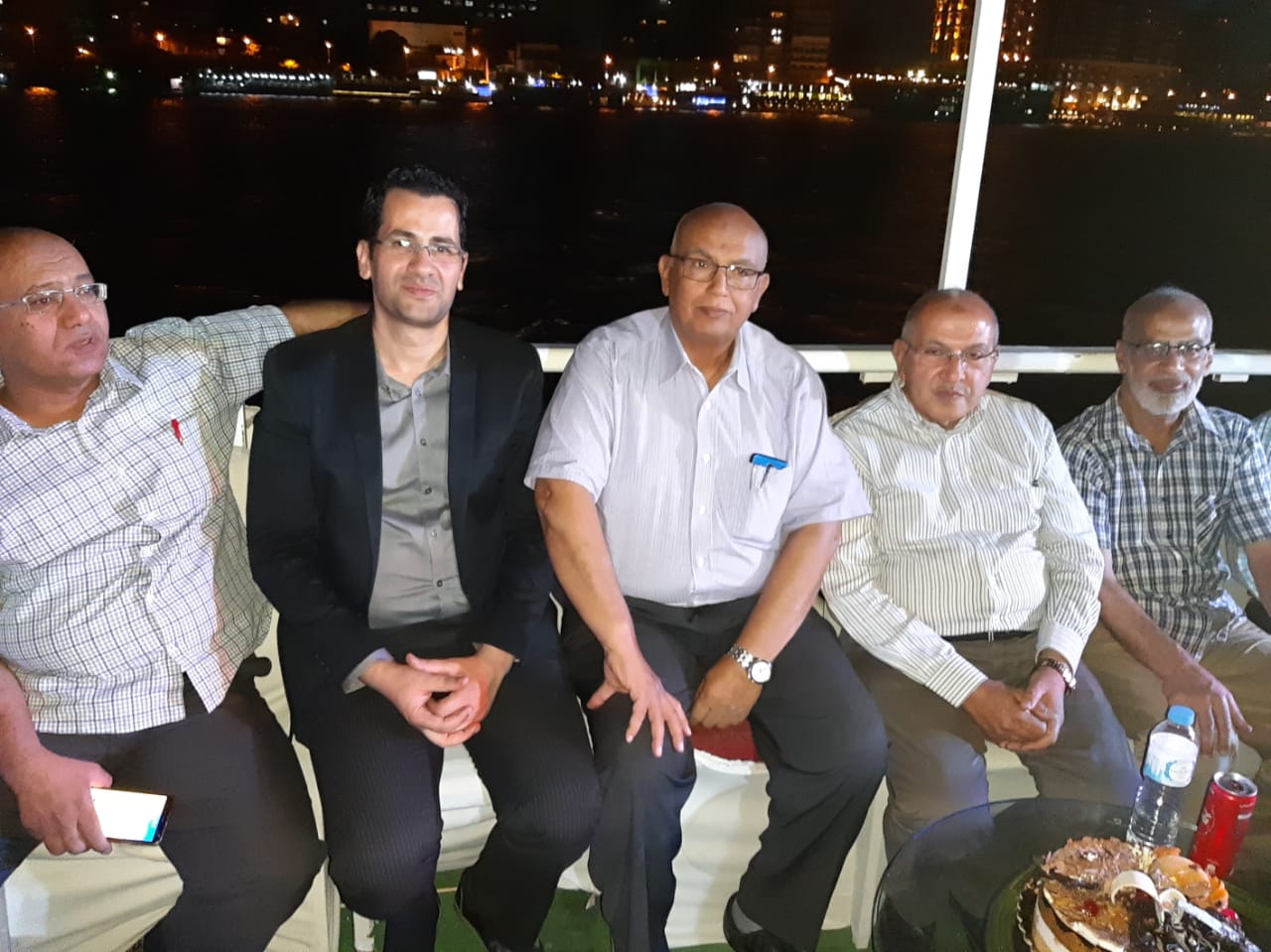 اعضاء واساتذة قسم العظام يهنؤن الدكتور محمد حجازي بعيد ميلاده