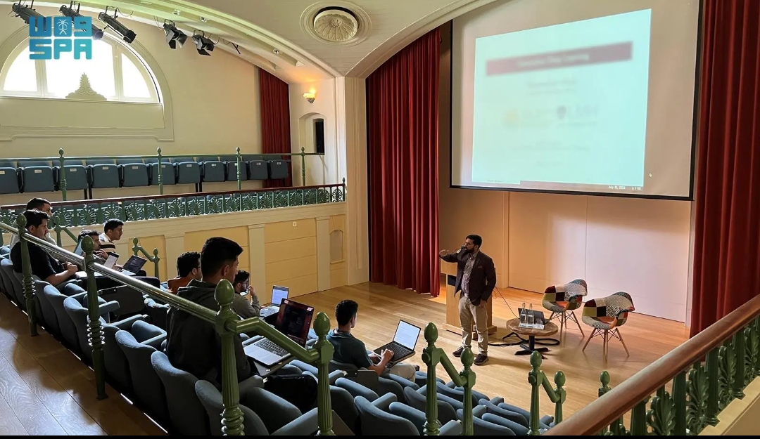 15 شابًا سعوديًا يقدمون إبداعاتهم في مجال البرمجيات والذكاء الاصطناعي بمعسكر " جامعة أكسفورد "