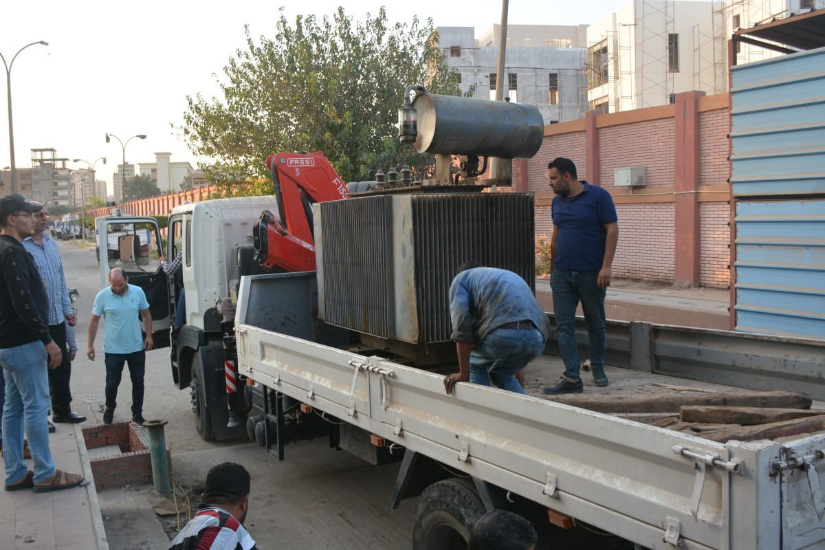 محافظ القليوبية يتابع اعمال ضخ المياه من محطة بنها للمياه المرشحة ويشرُف بصحبة السيد رئيس شركة المياه علي تركيب ٢محول كهربائي جديد قدرة 2 ميجاوات