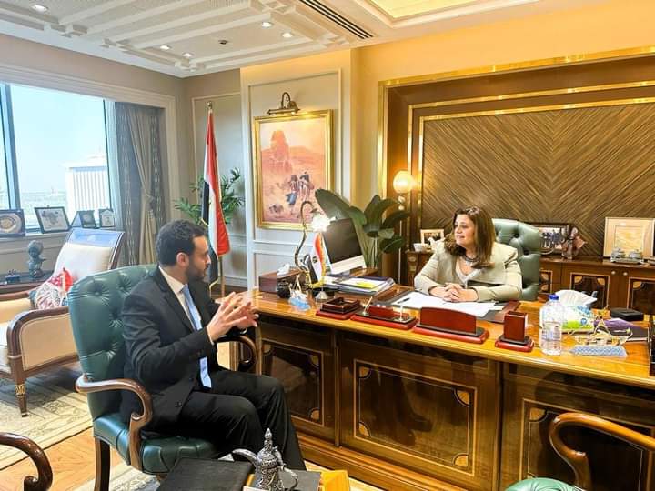 وزيرة الهجرة تستقبل باحث دكتوراه متخصص في العلوم السياسية وسياسات الهجرة للاستفادة من التجربة المصرية بمجال الهجرة في أبحاثه بأكبر الجامعات الأمريكية 