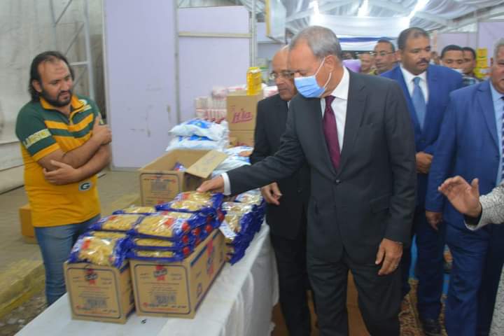 محافظ القليوبية يفتتح معرضي للسلع الغذائية بمدينتى بنها وحي غرب شبرا الخيمة بأسعار مخفضة