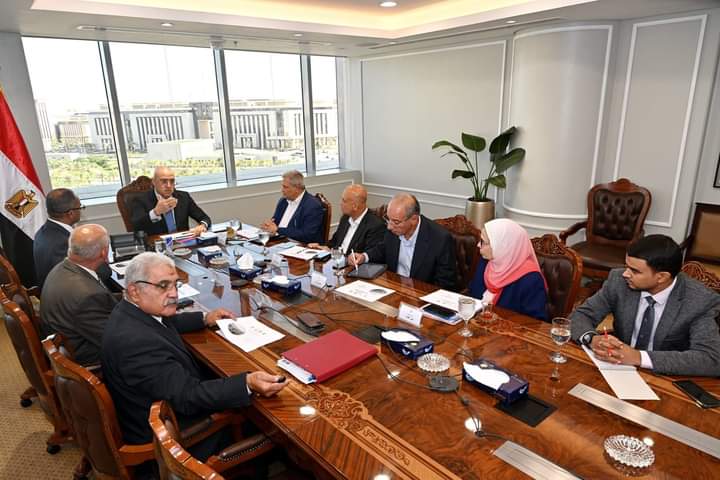وزير الإسكان يتابع موقف خدمات مياه الشرب والصرف الصحى على مستوى الجمهورية   