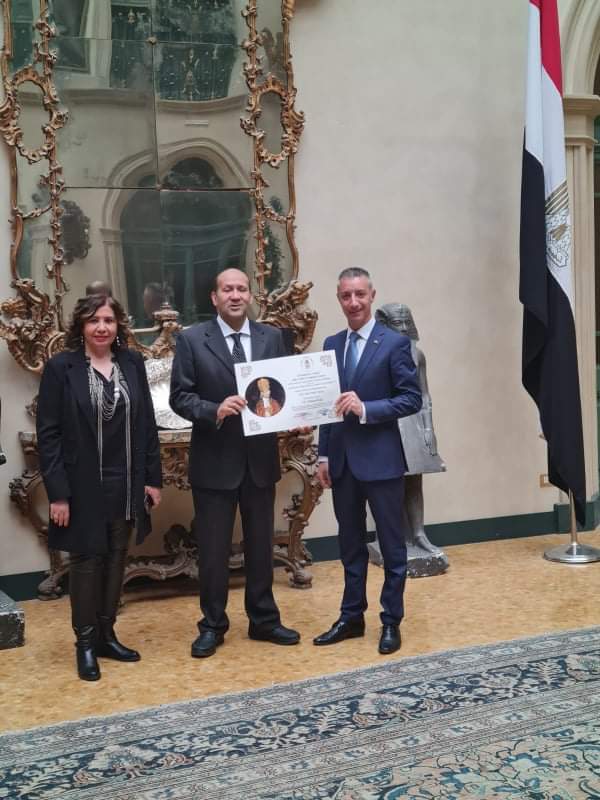 بالصور: جامعة ليون بالفاتيكان تكرم السفير المصري بإيطاليا ومؤسسة إيفا للمرأه المصرية والعربية وتشيد بموكب المومياوات الملكية