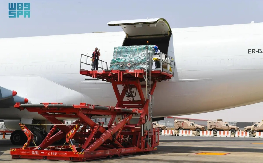 مغادرة الطائرة الإغاثية السعودية الأولى إلى ليبيا لمساعدة المتضررين من الفيضانات