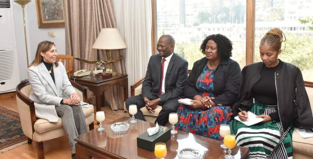 وزيرة الثقافة تلتقي وفد من جنوب أفريقيا للاتفاق على فعاليات "الموسم الثقافي الجنوب أفريقي" 