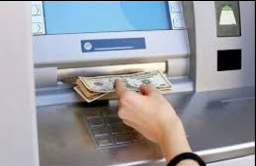 البنك المركزي..رفع  الحد الخاص بالسحب النقدي للمعاملة الواحدة من ماكينات الصراف الآلي الخاصة إلى 40000 جنيه