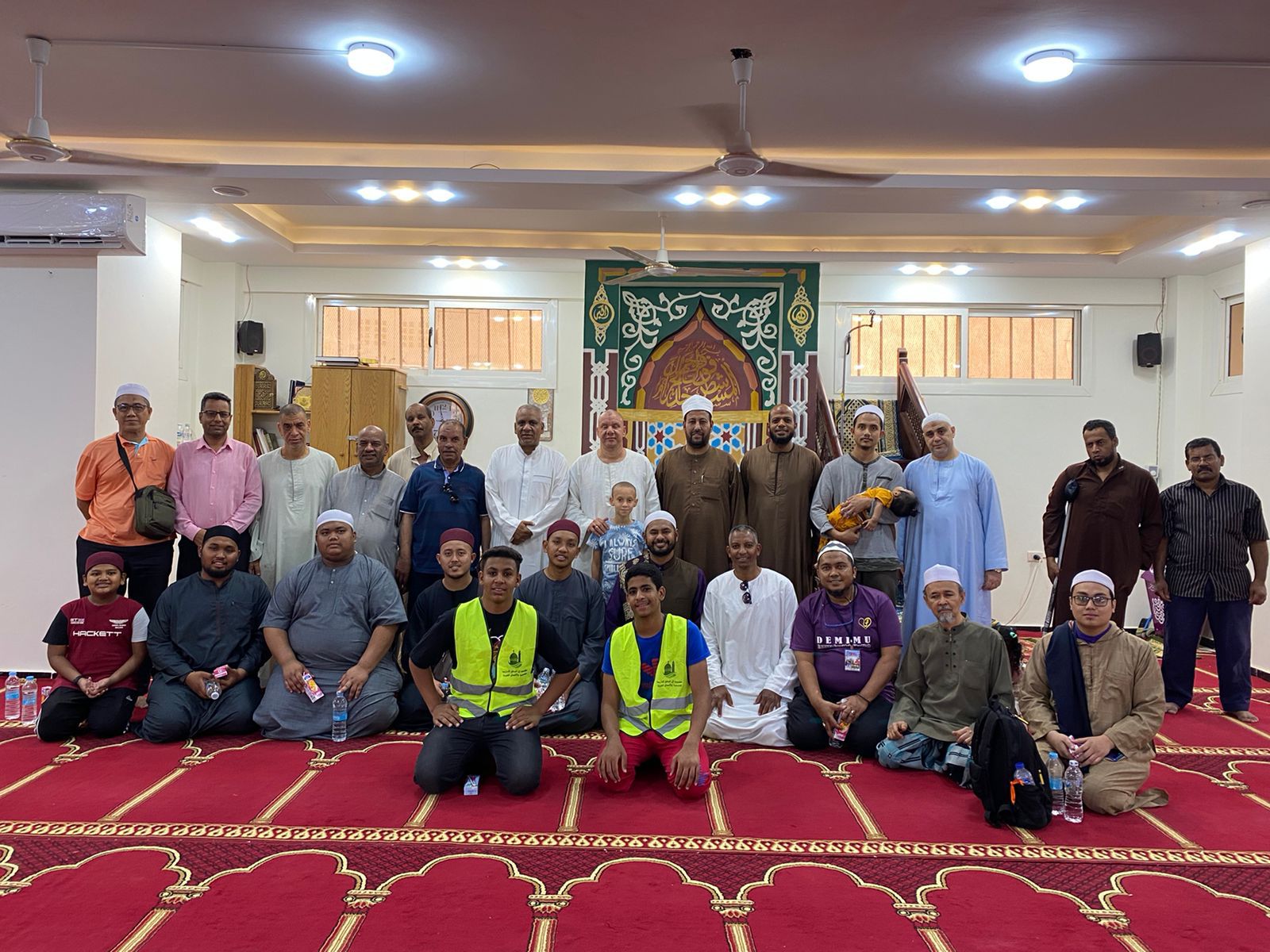 مؤسسة آل الدقاق الأدارسة للتنمية بمحافظة البحرالاحمر تشجع السياحة الدينية باستقبال وفد من دول ماليزيا وسنغافورة وبريطانيا