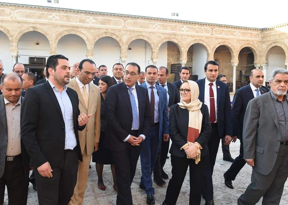 بالصور.... " بودن" تصطحب " مدبولي" والوفد المصري في جولة مترجلين بأنحاء المناطق التاريخية 