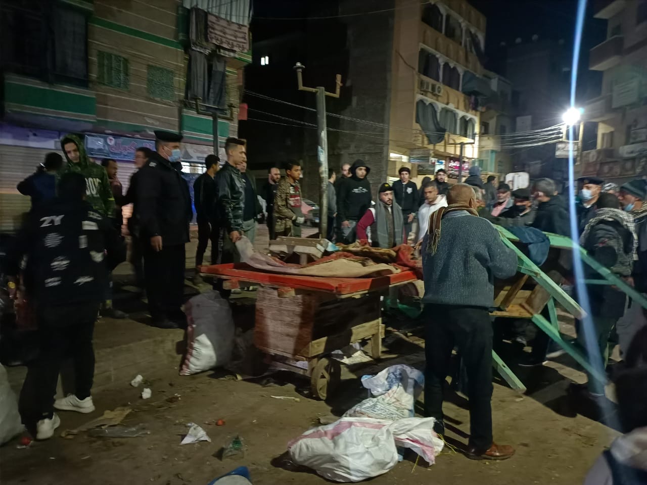 خلال جولة مفاجئة....... محافظ القليوبية يقود حملة ليلية مكبرة لإزالة الإشغالات والمخالفات بمدينة شبين القناطر