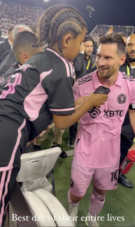 بعد أن كسر ميسي "لعنتها".. كيم كارداشيان تنشر صورًا لطفلها مع ميسي وبيكهام