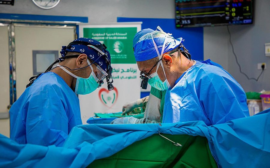 مركز الملك سلمان للإغاثة يدعم مركزين للأطراف الصناعية وللغسيل الكلوي في اليمن