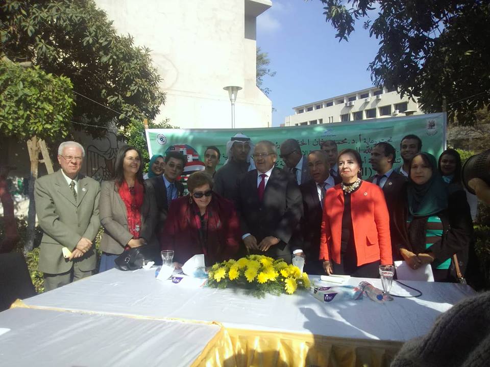 رئيس جامعة القاهرة يكرم عدد من الدول العربية في ملتقى الثقافات الاول بكلية الاعلام