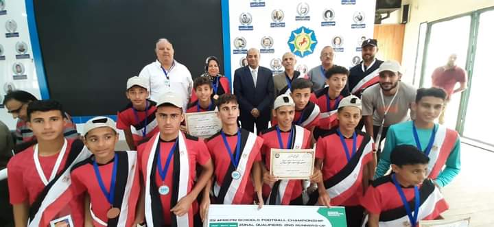 وكيل أول وزارة التربية والتعليم بالشرقية يكرم فريق مدرسة سوادة الإعدادية الحاصل علي المركز الثالث و الميدالية البرونزية في بطولة شمال افريقيا للمدارس