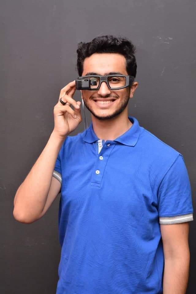 طالب مصري يخترع نظارة للصم والبكم