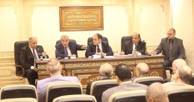 "اقتصادية البرلمان" توصى "المالية" بإعادة النظر فى بند الأجور بموازنة المنطقة الاقتصادية