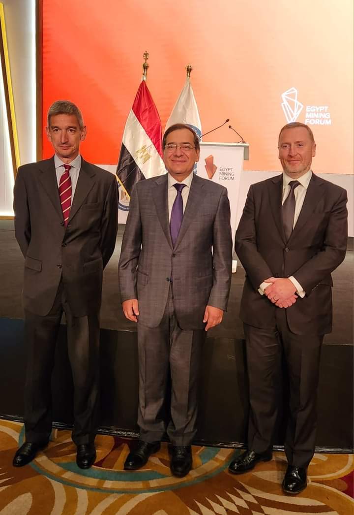 الملا يبرم اتفاقا مع شركتى باريك وسنتامين