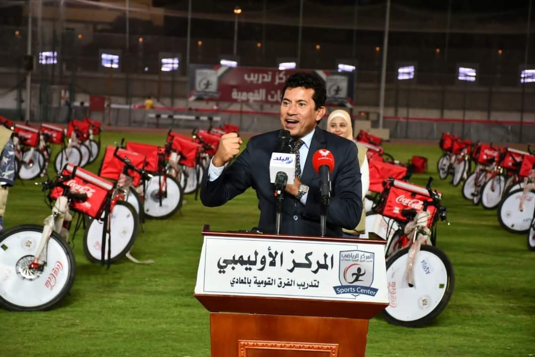 وزير الشباب والرياضة يُسلم الدفعة الثالثة من مبادرة دراجتك دخلك
