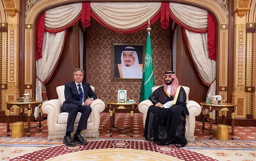 سمو ولي العهد يبحث مع وزير الخارجية الأمريكي تطورات الأوضاع الإقليمية والدولية