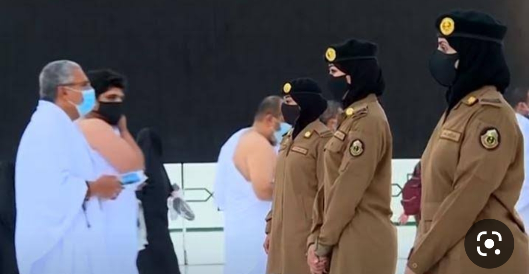 موظفات "رئاسة شؤون الحرمين" يقدمون خدماتهن لقاصدات المسجد الحرام بعدة لغات