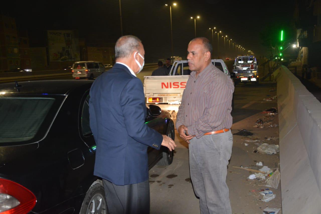 محافظ القليوبية يقوم بجوله ليليه لمتابعه إزالة المباني المتعارضة مع توسعة الدائري بمدن قليوب و الخصوص والخانكه ويتابع سير العمل بمشروعات المبادرة الرئاسية "حياة كريمة" بمركز شبين القناطر