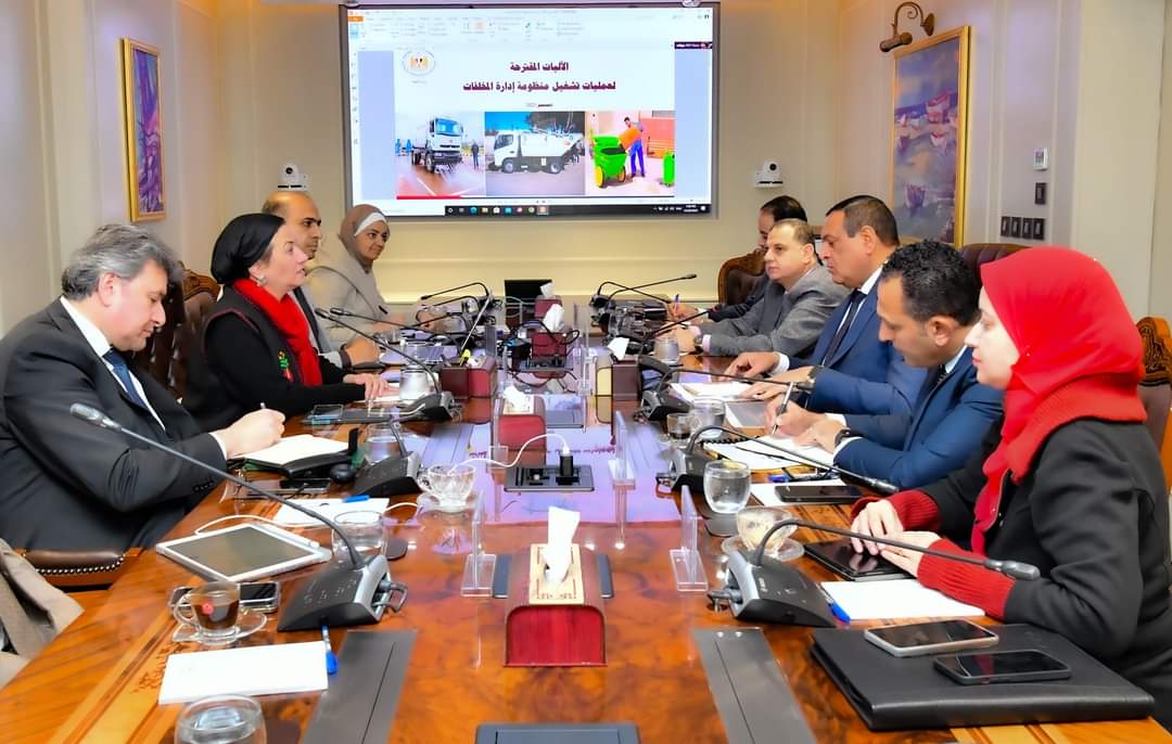 وزيرا البيئة والتنمية المحلية يناقشان الآليات المقترحة لعمليات تشغيل منظومة إدارة المخلفات 