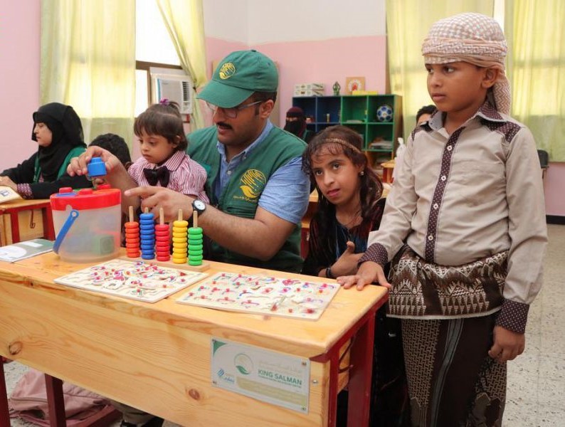 مركز الملك سلمان للإغاثة يقدم أكثر من 5 آلاف ساعة تعليمية وتدريبية لذوي الاحتياجات الخاصة في اليمن