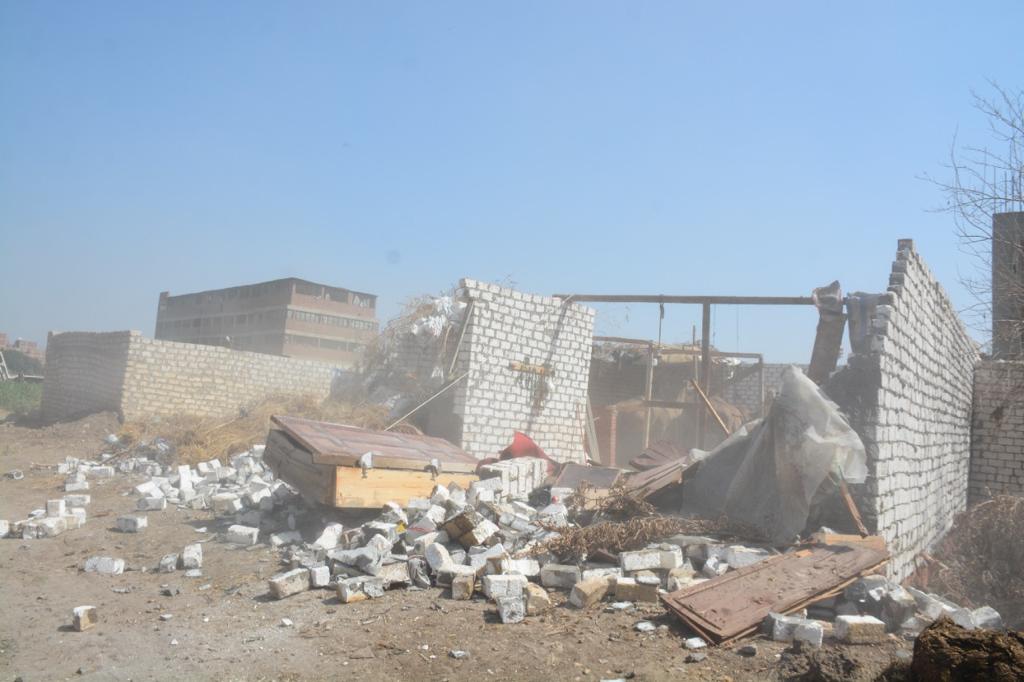 محافظ القليوبية يقود حملة مكبرة لإزالة التعديات على الأراضي الزراعية بمدينة الخانكة