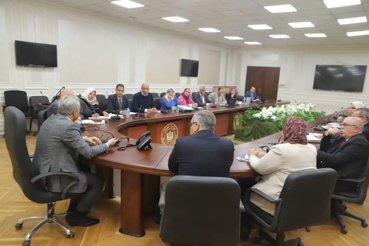 وزير العمل يوجه الإدارات المُختصة بسرعة الانتهاء من تطوير آليات إدارة منظومة العمالة غير المنتظمة إلكترونياً 