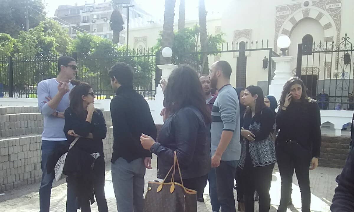 آداء صلاة الجنازة على الفنان محمود القلعاوي