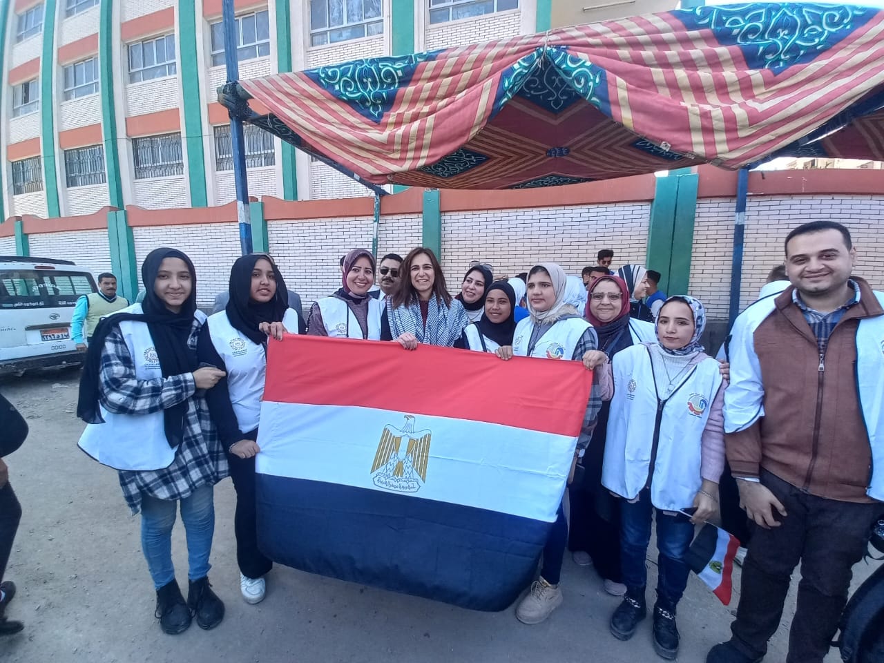 نائب محافظ البحيرة تدلى بصوتها الانتخابي بلجنة الوافدين بقرية الأبعادية بدمنهور