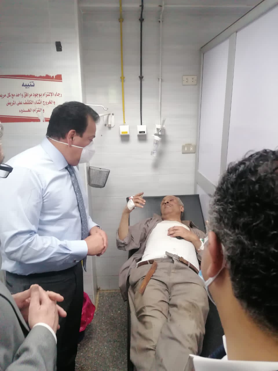 بالصور: وزير التعليم العالي يتفقد مستشفى بنها الجامعي للاطمئنان على مصابي حادث قطار طوخ ويوجه بتوفير كافة أوجه الرعاية الصحية لهم