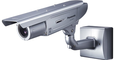 النيابة تأمر بتفريغ الكاميرات لضبط المتهمين بإلقاء طفلة بجوار مدرسة بالتجمع