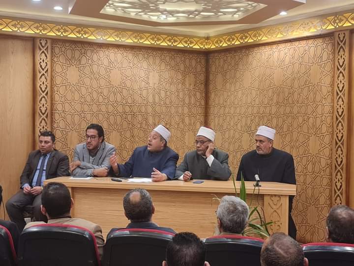 قطاعُ المعاهدِ الأزهريةِ يُناقشُ خططَ التوسعِ في إنشاءِ معاهدَ أزهريةٍ جديدة