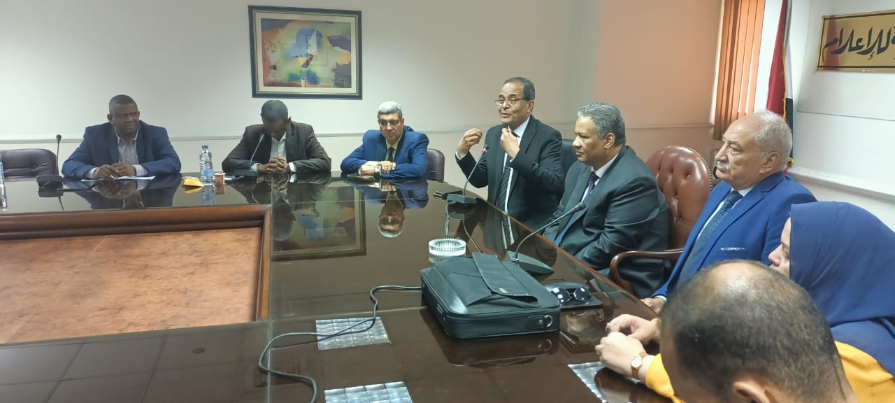 رئيس جامعة سوهاج يشارك فى دورة الإعلاميين السودانيين بمعهد الاذاعة والتليفزيون