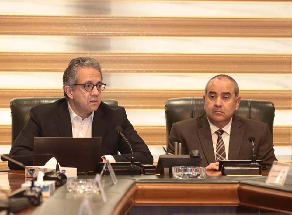 عناني ومنار يبحثان آليات تنشيط الحركة السياحية والجوية الوافدة إلى المقصد السياحي المصري.