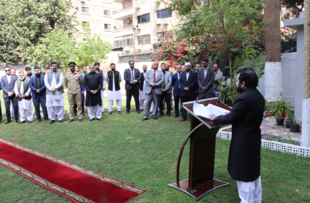 سفير باكستان بالقاهرة...ممتنون لمصر على إيصال المساعدات الإنسانية التى أرسلتها باكستان إلى سكان غزة