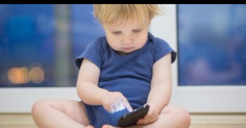 ٣٠ طريقة عملية لتبعدى اولادك عن الموبايل والتاب والتليفزيون