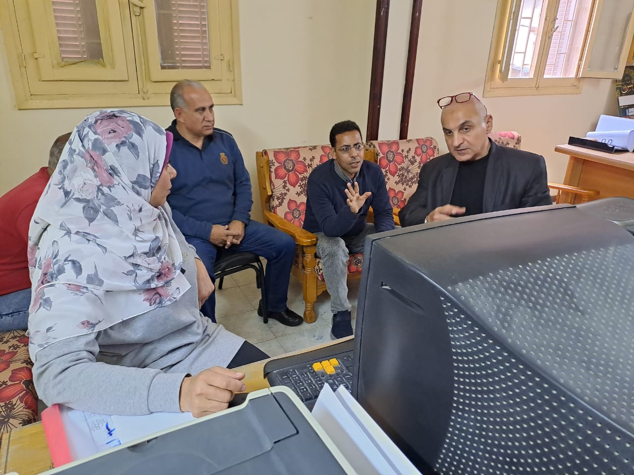 القوى العاملة" بالبحر الأحمر تتفقد مكاتب العمل ومواقع الإنتاج 