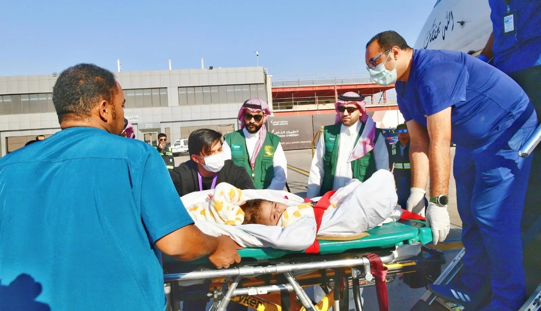 وصول التوأم السيامي الإرتيري "أسماء وسمية " إلى الرياض