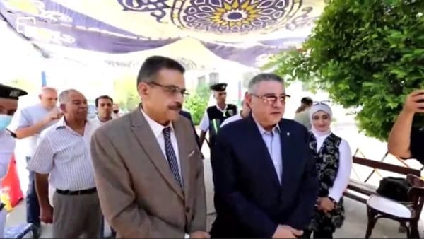 محافظ البحر الأحمر يتفقد سير امتحانات الثانوية العامة بالغردقة