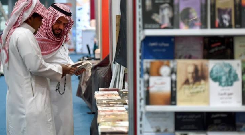 احتفالية ثقافية بارزة تجمع الأدباء والقراء.. أكثر من 1000 دار نشر تمثل 22 دولة في معرض جدة للكتاب