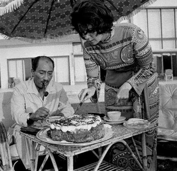 تفاصيل اللحظات الأخيرة في حياة جيهان السادات