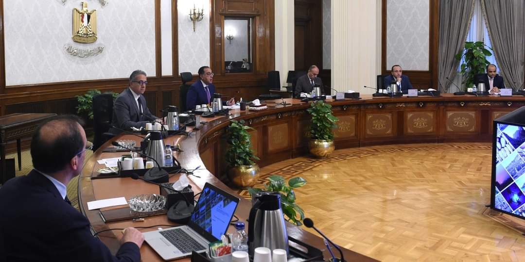 رئيس الوزراء يستعرض مسودة استراتيجية النهوض بالسياحة المصرية