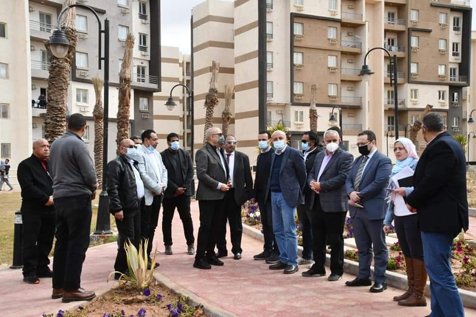 وزير الإسكان يتفقد المشروعات السكنية بمدينتى حدائق أكتوبر وأكتوبر الجديدة