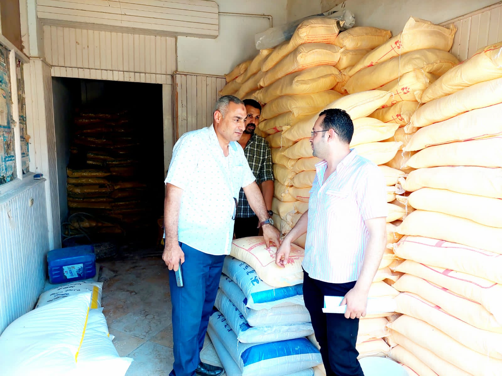 ضبط 12 طن كبريتات زراعية مجهولة المصدر وتحرير 33 محضر لمخابز مخالفة بالبحيرة 